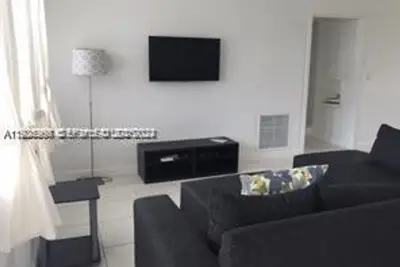 250 S Shore Dr #5, Miami Beach: photo 1 of 8