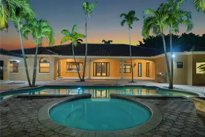 3001 SW 132nd Ave, Miami: photo 1 of 55
