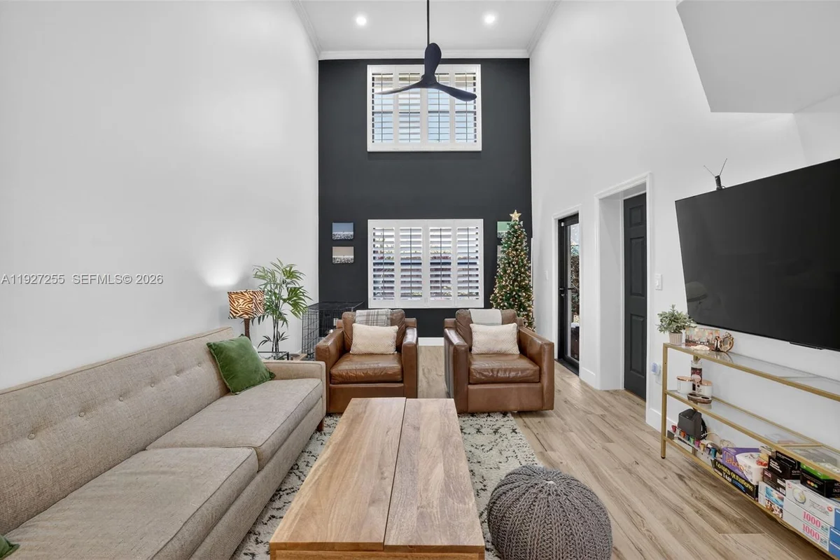 237 City View Dr, Fort Lauderdale: photo 1 of 58