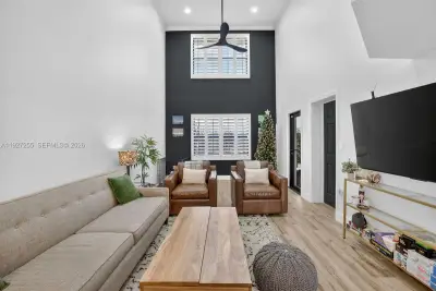 237 City View Dr, Fort Lauderdale: photo 1 of 58
