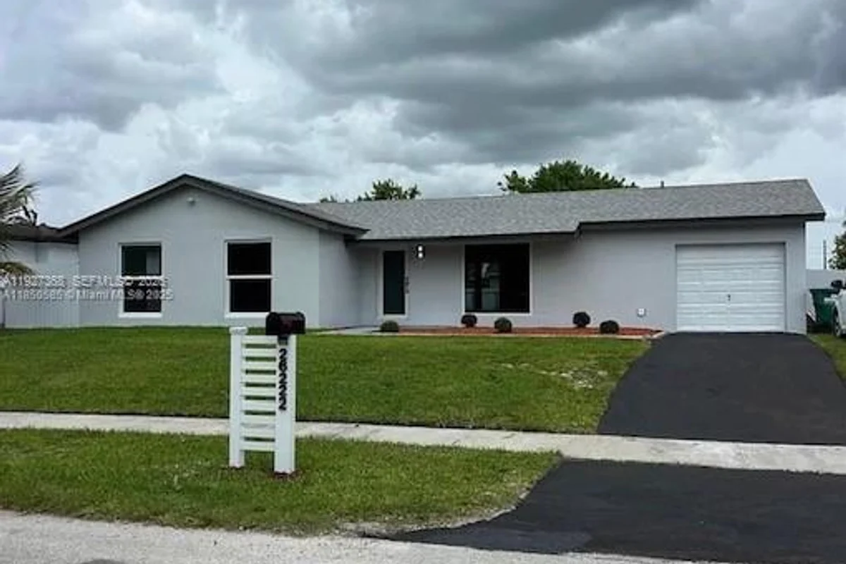 26222 SW 124th Pl, Homestead: photo 1 of 18