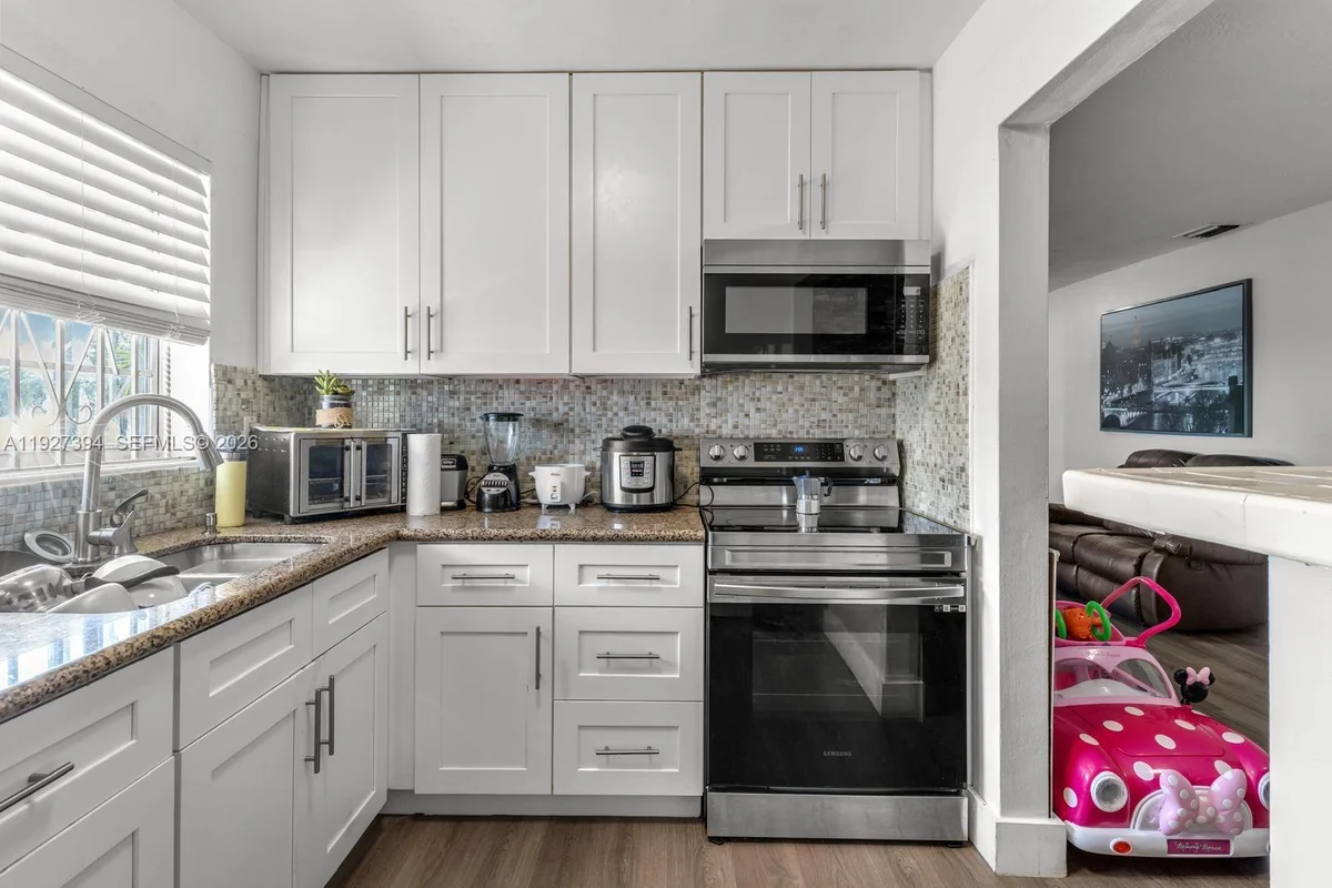 11413 SW 148th St, Miami: photo 1 of 29