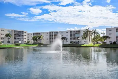 324 SE 10th St #203, Dania Beach: photo 1 of 47