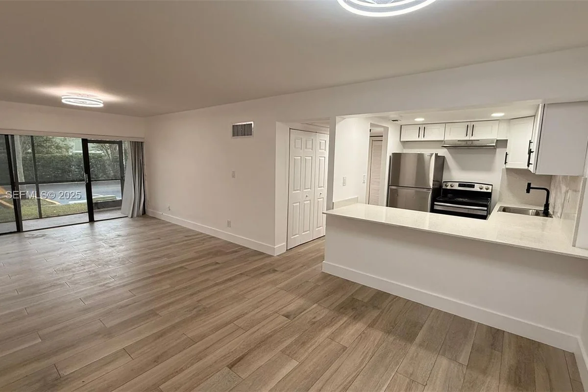 5845 Washington St #65, Hollywood: photo 1 of 15