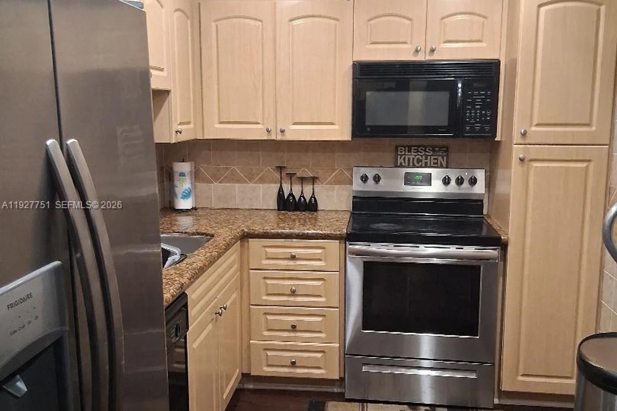 1000 Saint Charles Pl #L2, Pembroke Pines: photo 1 of 25