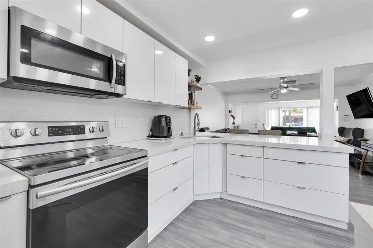 2535 Sherman St, Hollywood: photo 1 of 14