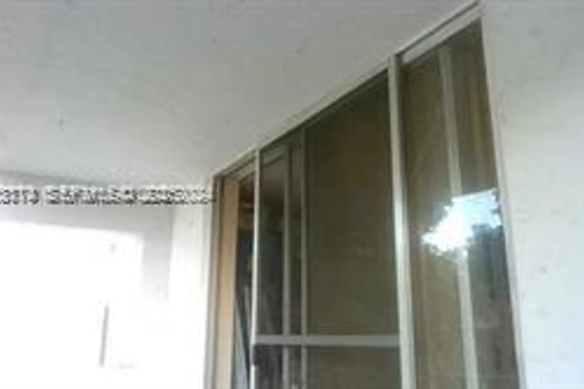 496 NW 165th St Rd #D-314, Miami: photo 1 of 1