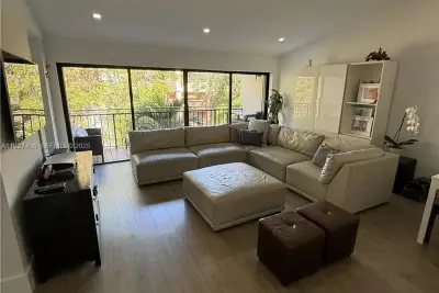 9001 SW 94th St #208, Miami: photo 1 of 1