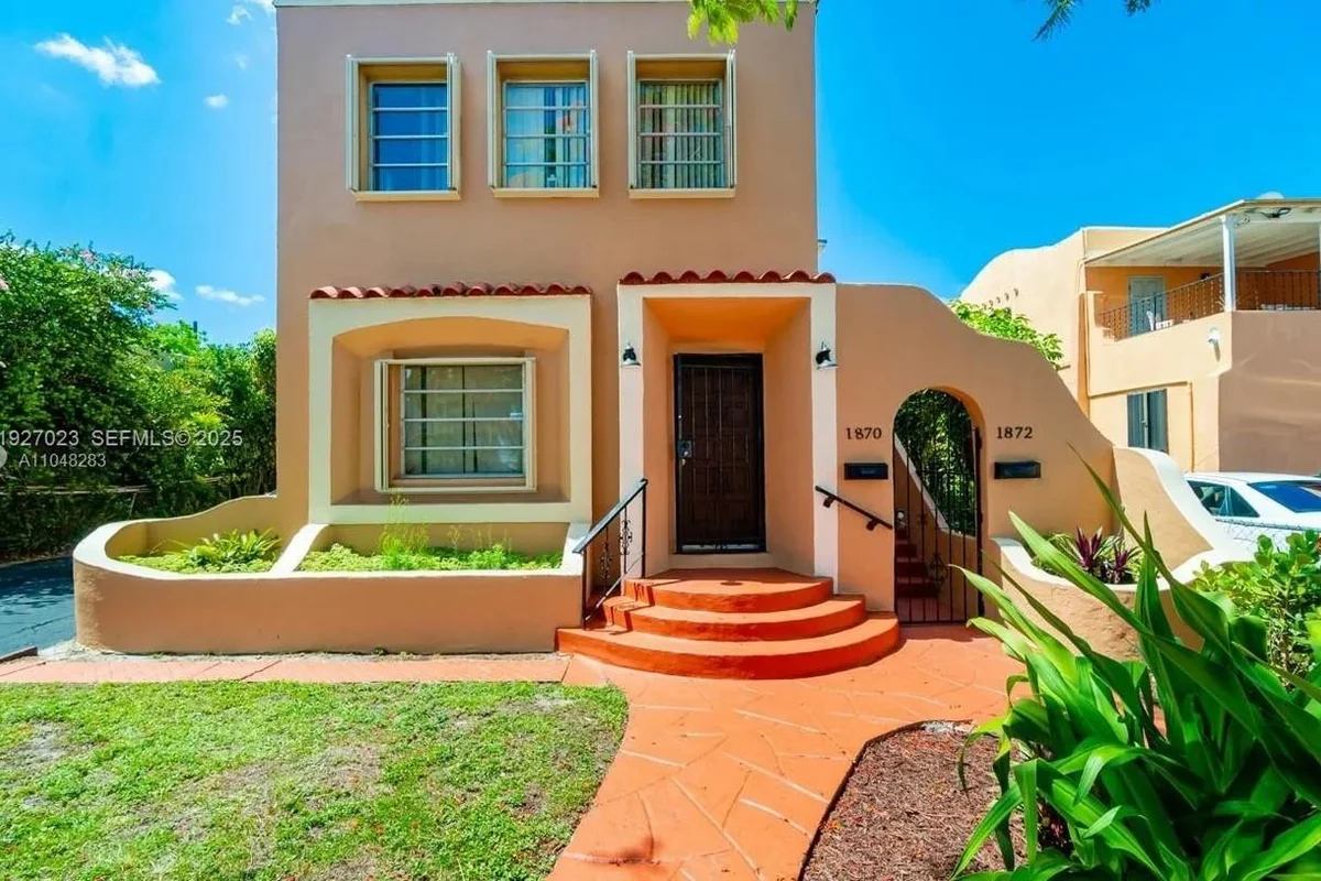 1872 SW 9th St, Miami: photo 1 of 48