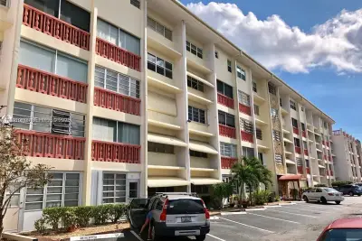 215 SE 3rd Ave #407B, Hallandale Beach: photo 1 of 20