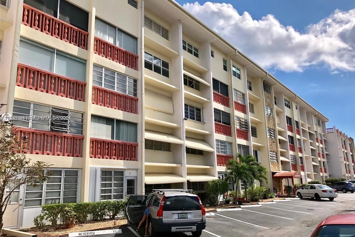 215 SE 3rd Ave #407B, Hallandale Beach: photo 1 of 19