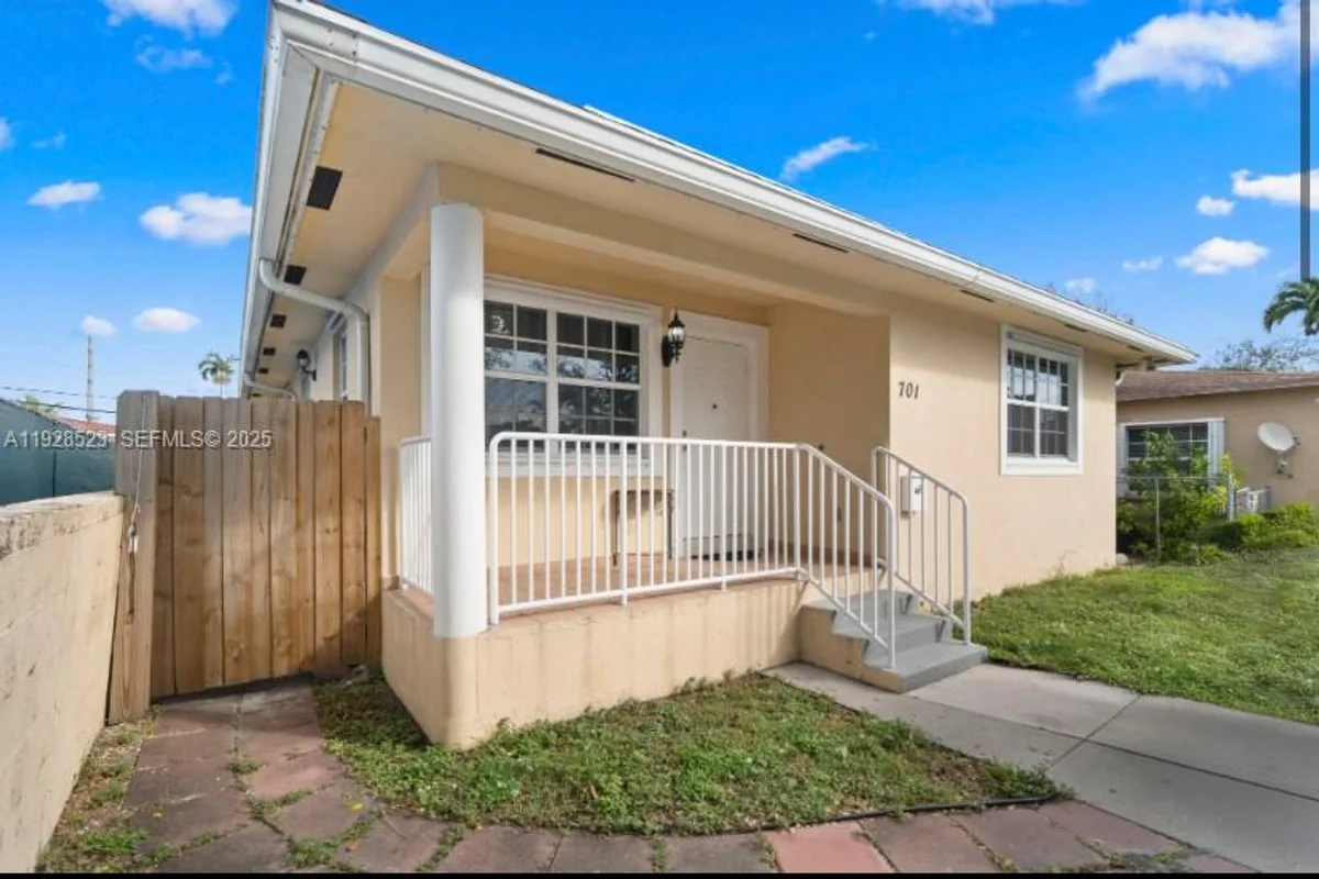 701 NE 6th St, Hallandale Beach: photo 1 of 22
