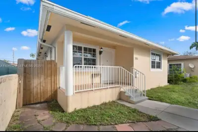 701 NE 6th St, Hallandale Beach: photo 1 of 22