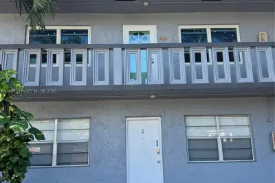 4717 SW 33rd Ave #202, Dania Beach: photo 1 of 9