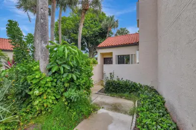 22 Via De Casas Sur #101, Boynton Beach: photo 1 of 38