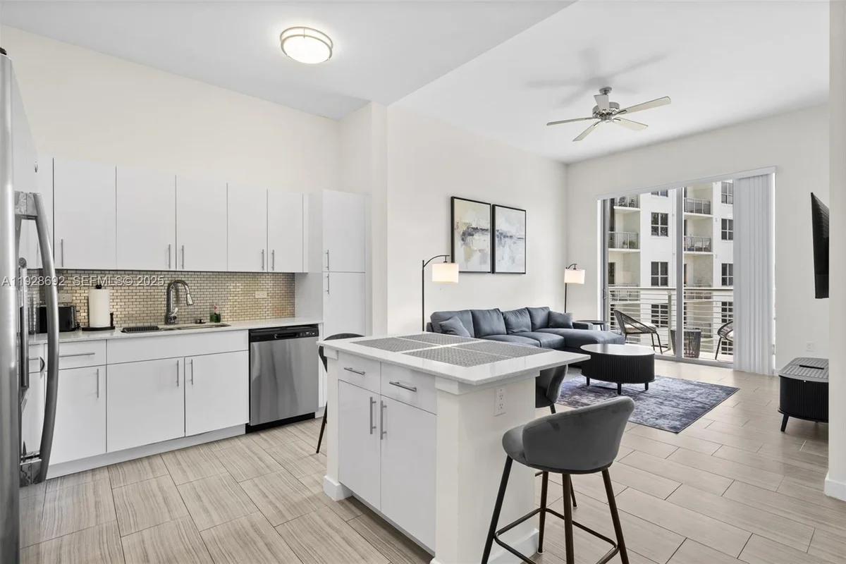 1776 Polk St #1103, Hollywood: photo 1 of 18