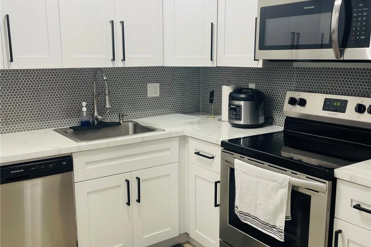8745 Shadow Wood Blvd #105, Coral Springs: photo 1 of 43