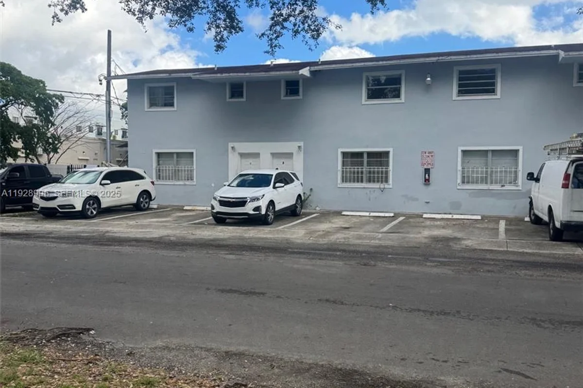 3821 SW 13th Ct, Fort Lauderdale: photo 1 of 6