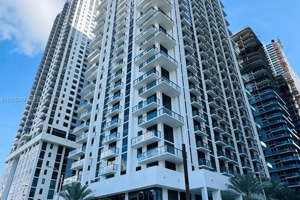 11 NE 6th #2813, Miami: photo 1 of 25