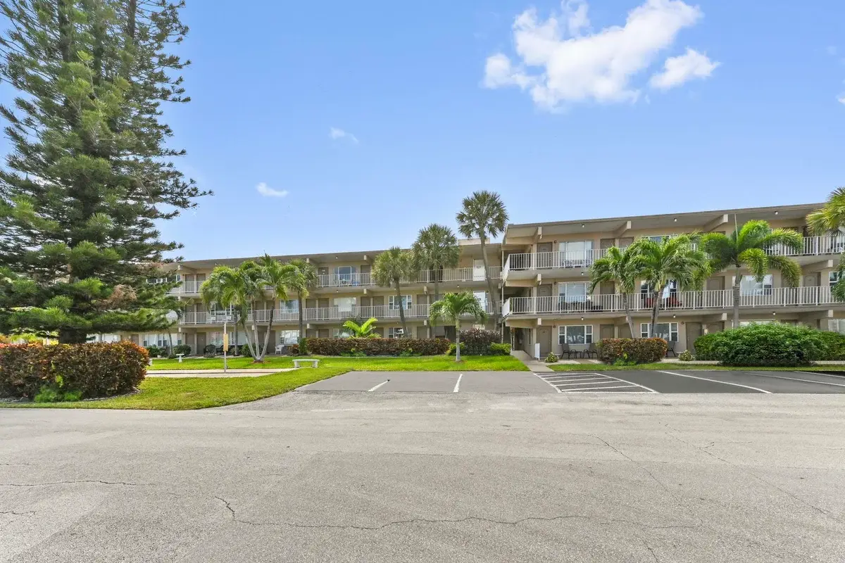 3200 NE 7th Ct #205b, Pompano Beach: photo 1 of 22