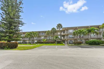 3200 NE 7th Ct #205b, Pompano Beach: photo 1 of 22