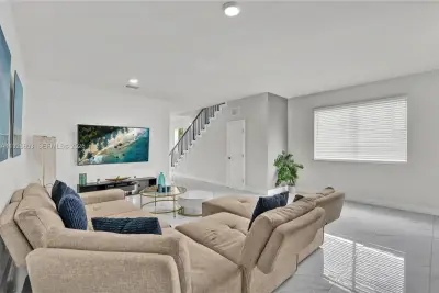 1968 NW 25th Ave, Miami: photo 1 of 53
