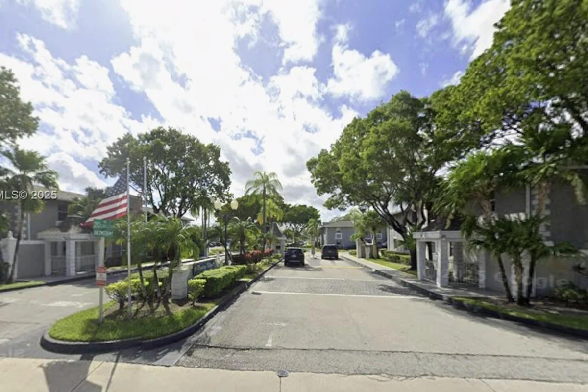 464 NE 210th Cir Ter #102-10A, Miami: photo 1 of 1