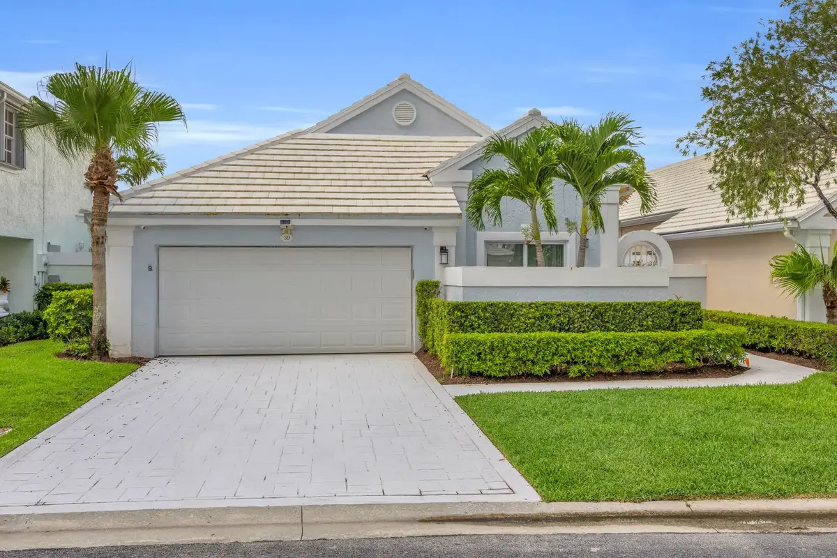 39 Dorchester Cir, Palm Beach Gardens: photo 1 of 16