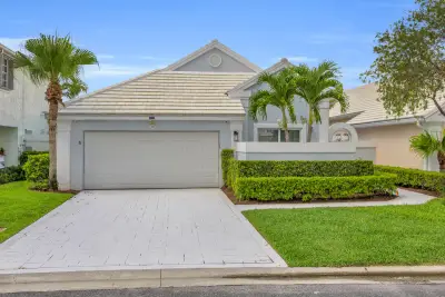 39 Dorchester Cir, Palm Beach Gardens: photo 1 of 16