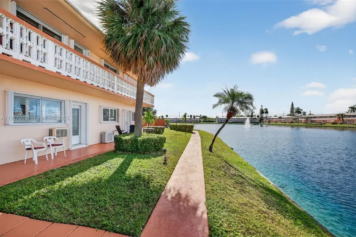 800 SW 10th Ter #11T, Hallandale Beach: photo 1 of 40