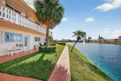 800 SW 10th Ter #11T, Hallandale Beach: photo 1 of 40