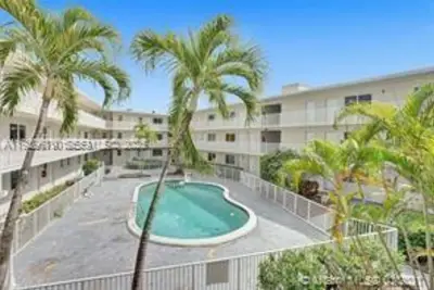 1895 Venice Park Dr #A18, Miami: photo 1 of 11