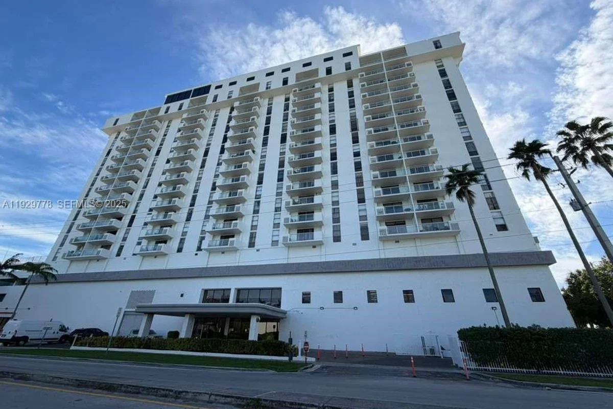 13499 Biscayne Blvd #1206, North Miami: photo 1 of 20