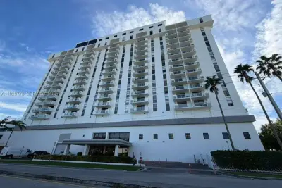 13499 Biscayne Blvd #1206, North Miami: photo 1 of 20