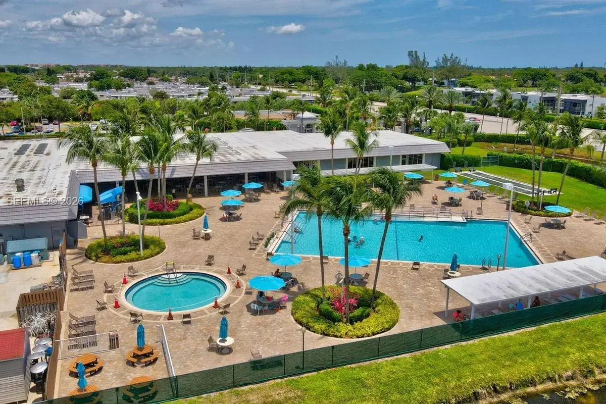 25 Saxony #A, Delray Beach: photo 1 of 25