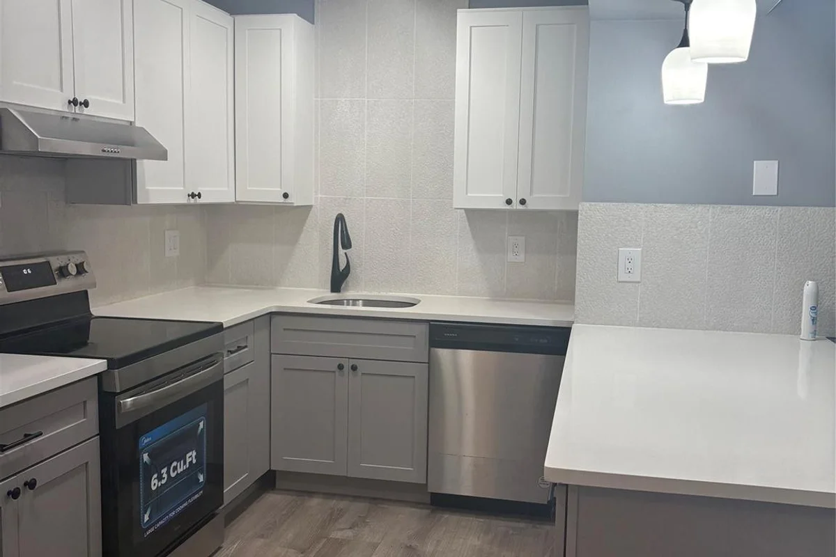 5492 Courtyard Dr, Margate: photo 1 of 14