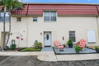 820 Salem Ln #B, Lake Worth: photo 1 of 51