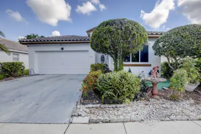 10245 SW 16th Ct, Pembroke Pines: photo 1 of 22