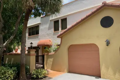 49 Uno Lago Dr, Juno Beach: photo 1 of 18