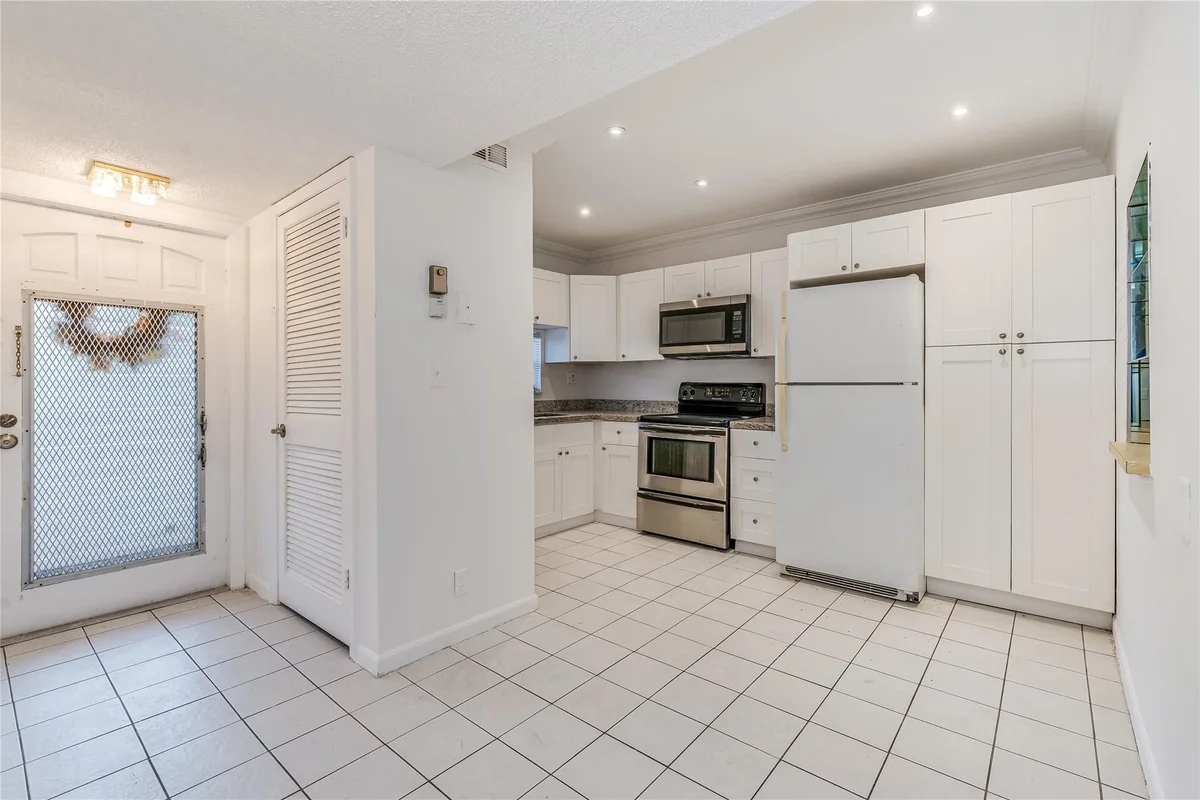 8940 S Hollybrook Blvd #307, Pembroke Pines: photo 1 of 85