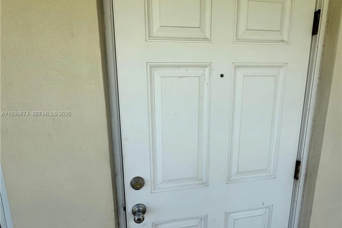 118 E Salisbury E, West Palm Beach: photo 1 of 13