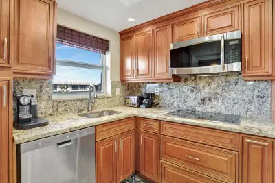 806 SE 7th St #403, Deerfield Beach: photo 1 of 29
