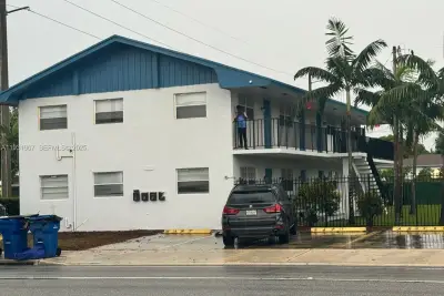 215 W Blue Heron Blvd, Riviera Beach: photo 1 of 12