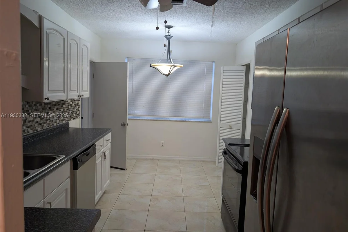 4550 NW 43rd St, Lauderdale Lakes: photo 1 of 6