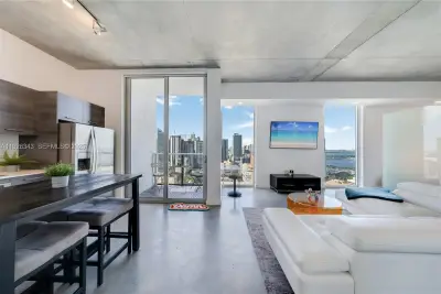 151 SE 1st St #3008, Miami: photo 1 of 36