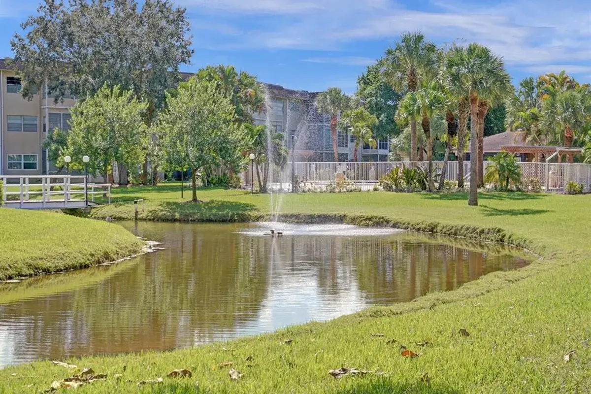 5041 W Oakland Park Blvd #111, Lauderdale Lakes: photo 1 of 16