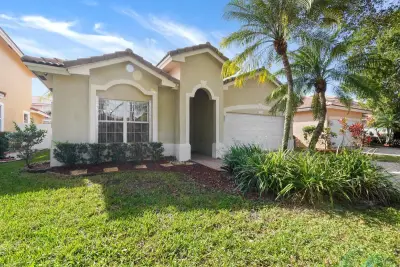 13758 SW 31st St, Miramar: photo 1 of 25