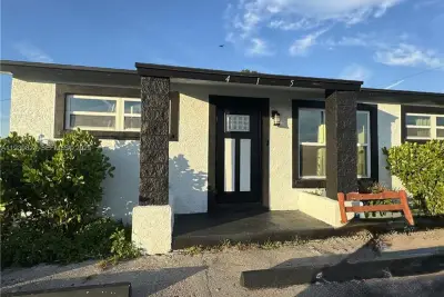 415 SE 4th St, South Bay: photo 1 of 21