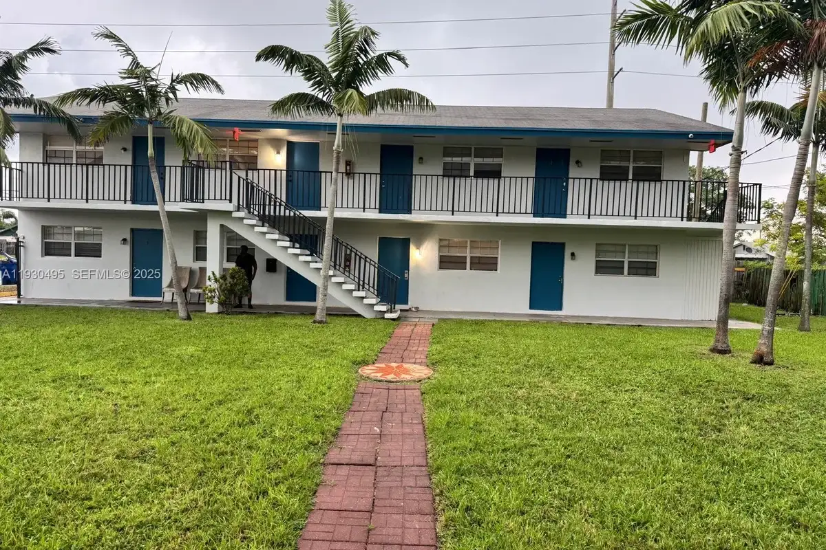 201 W Blue Heron Blvd, Riviera Beach: photo 1 of 12