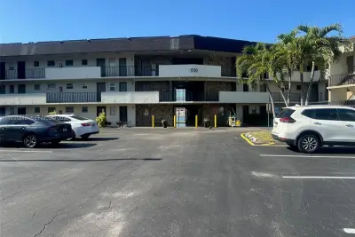 1530 NE 191st St #205, Miami: photo 1 of 13